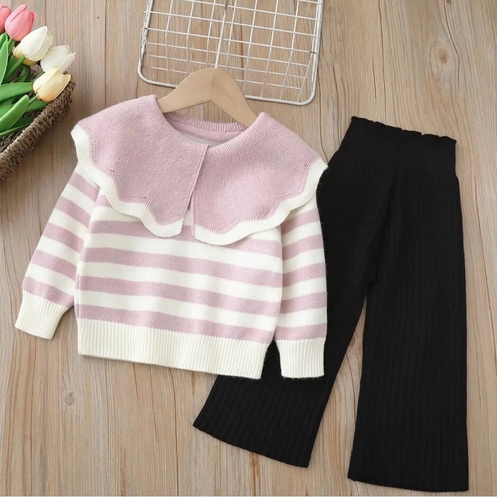 2 piece knit set. Large Peter Pan color with wide leg pants.
